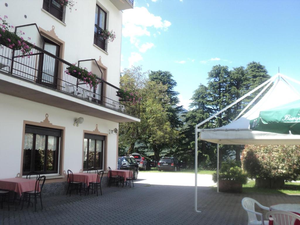 Albergo Del Cacciatore Cremeno Екстериор снимка